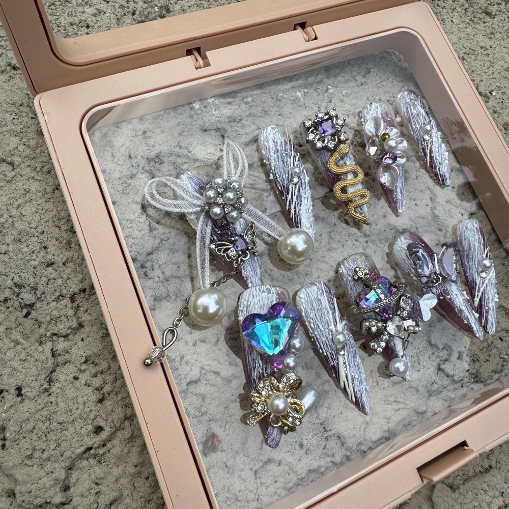 Elegant Rhinestone and Pearl Press On Nail Set - Picture 2 of 3